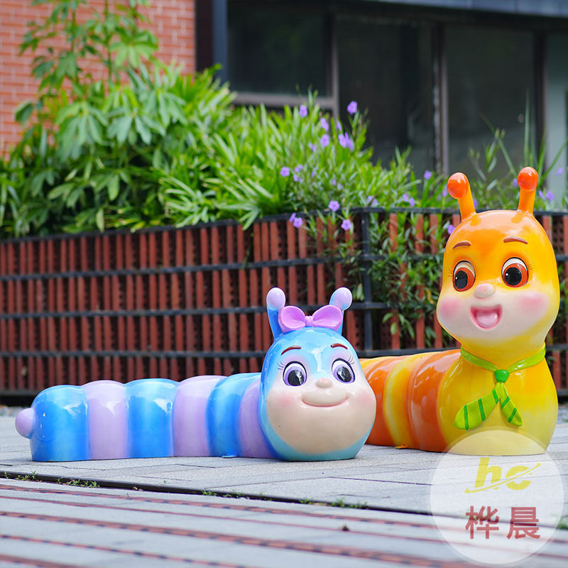 太空人宇航员卡通雕塑定制商场售楼处玻璃钢户外装饰落地美陈摆件